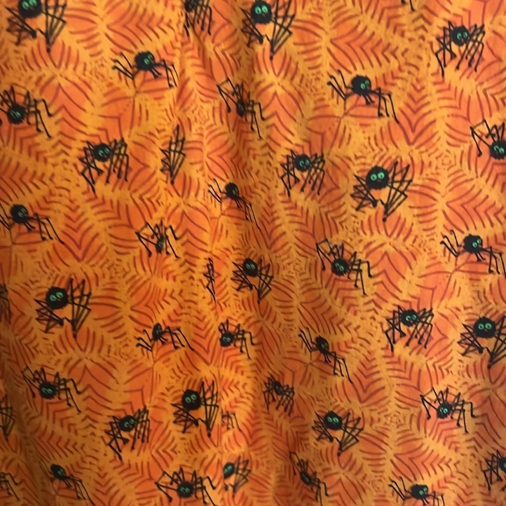 Halloween spider scrub top Vneck 2 pocket szS - Picture 2 of 3